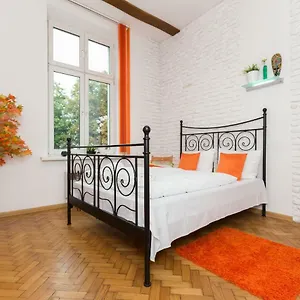 Bright And Charming- Golden Apartments&D8B , Kraków Polska